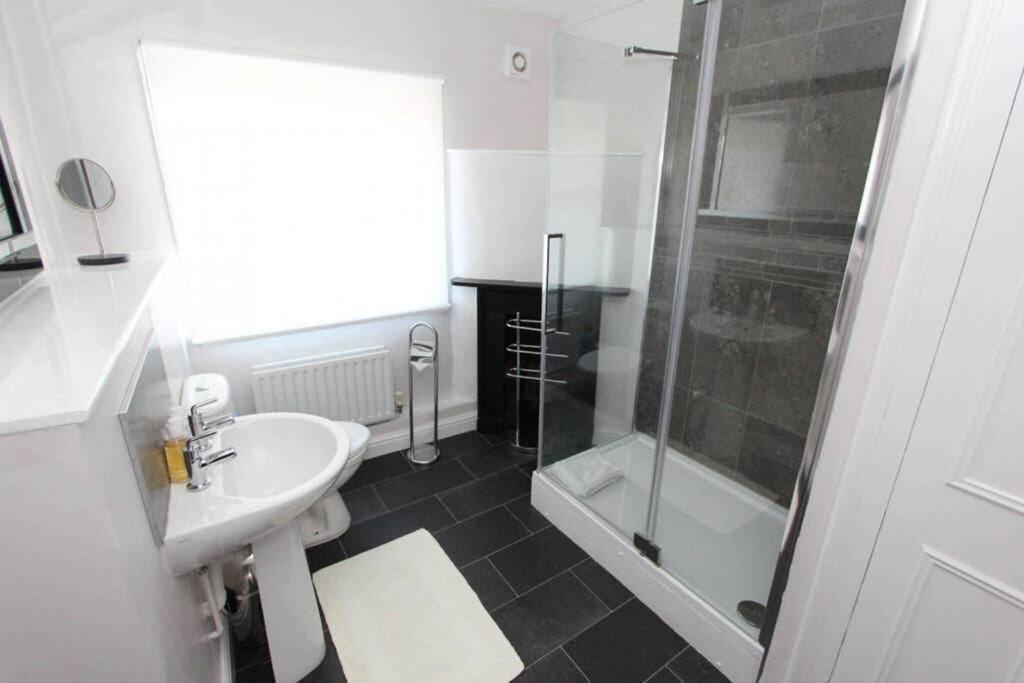 Top Floor Character Apartment In The Heart Of The City Centre Chester Bagian luar foto